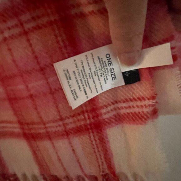 J. CREW large winter scarf, wool blend, made in Italy, pink and cream, NWT - Picture 2 of 2